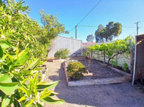 Cozy home with hot tub & fruit garden